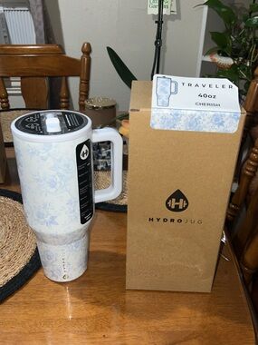 NWT HydroJug Traveler 40oz - Cherish 🦋💙